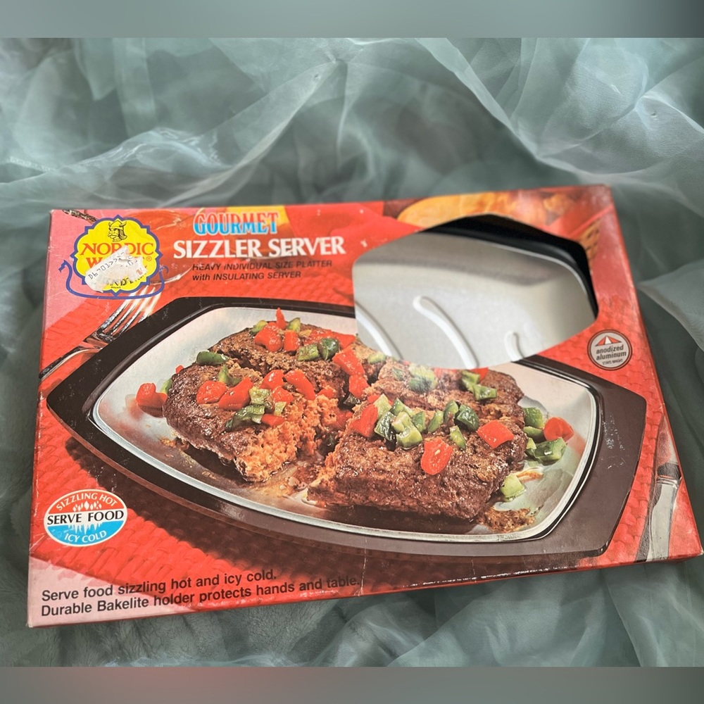 Vintage never been used Nordic Ware Sizzler Server